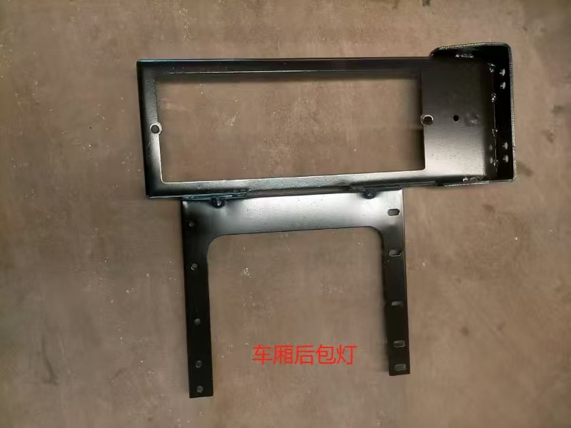 车厢后包灯